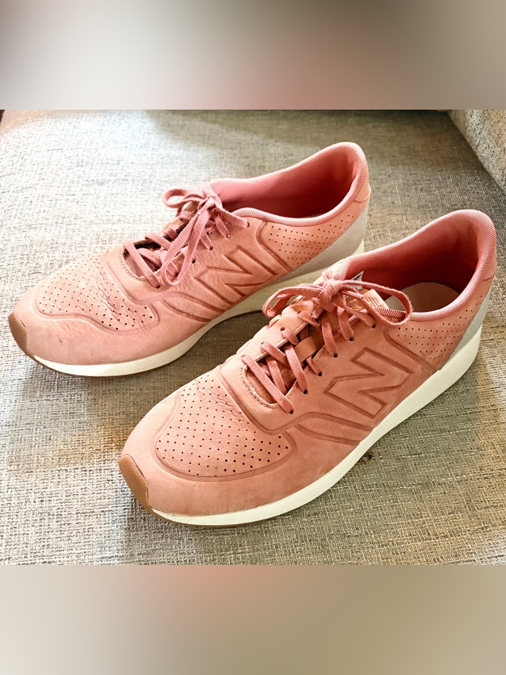 New Balance 420 Salmon Men’s Suede Sneakers
